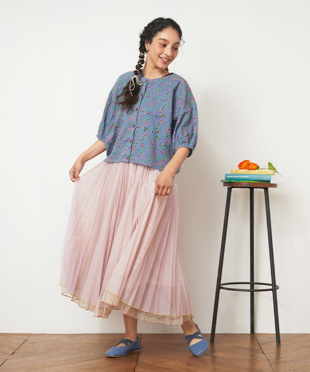GJBGD34240 Jocomomola(ホコモモラ) Semilla フラワー総刺繍ブラウス ブルー
