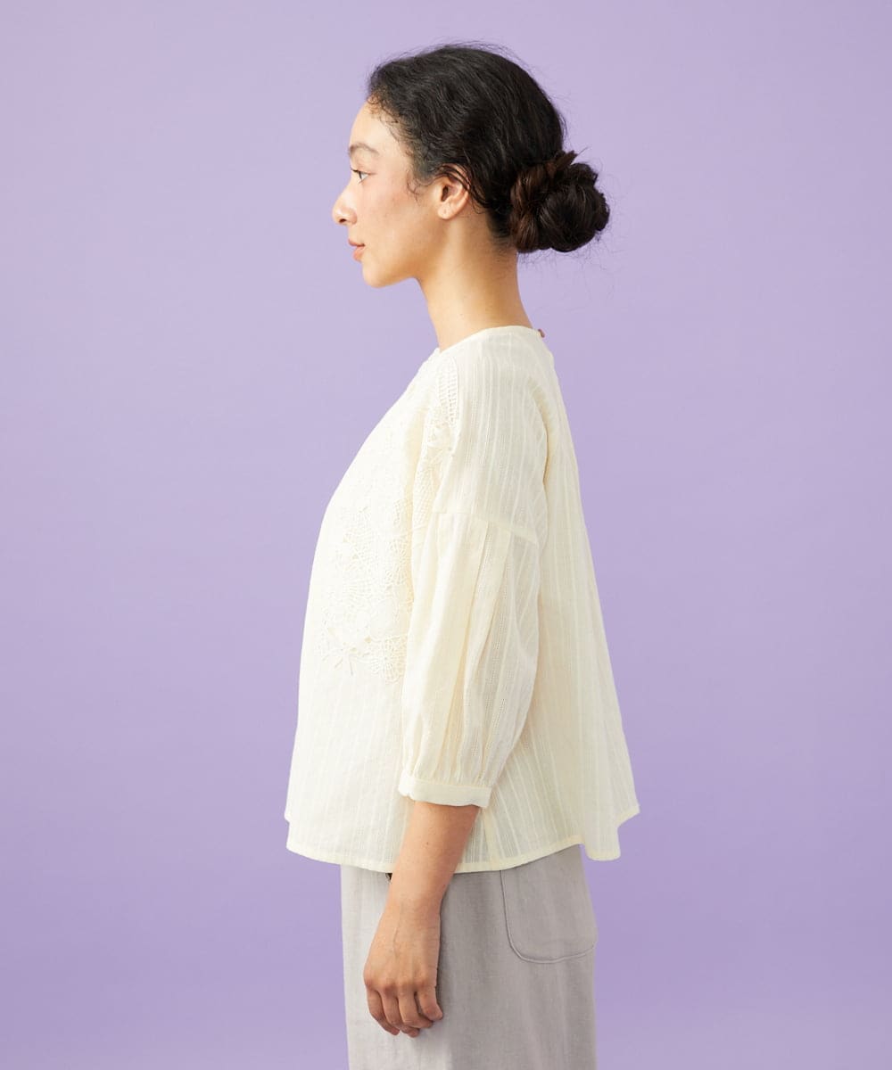 GJBGD70230 Jocomomola(ホコモモラ) Miguelde Cervantes レース付きブラウス アイボリー