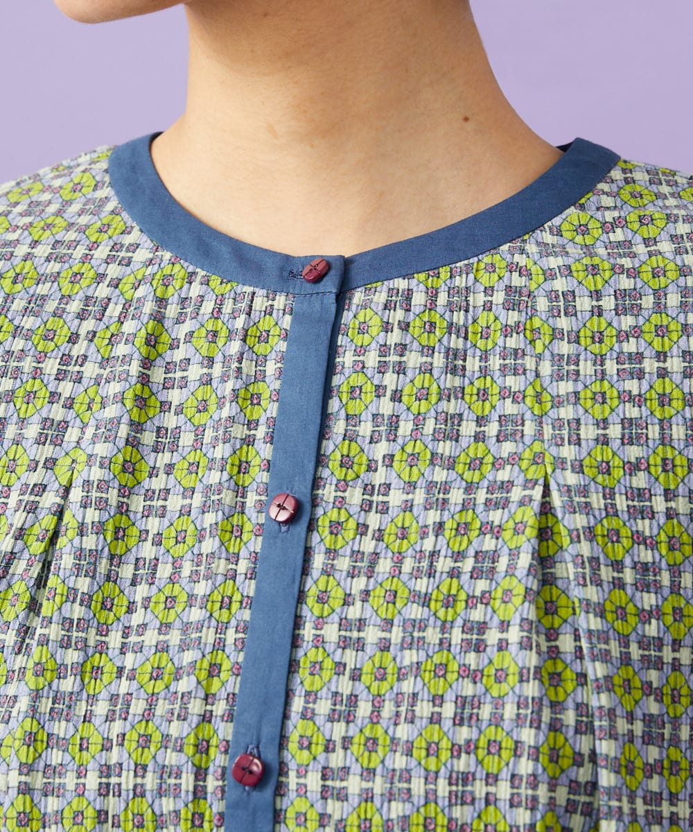 GJBGE38200 Jocomomola(ホコモモラ) 【早割10％OFF】コットンシフォン幾何プリントブラウス グリーン