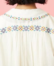 GJBGE41200 Jocomomola(ホコモモラ) Cruzar フラワーインド刺繍ブラウス アイボリー