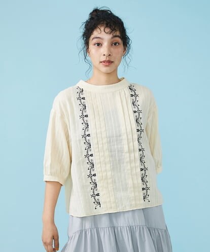 GJBGS36170 Jocomomola Hiedra 刺繍スタンドカラーブラウス