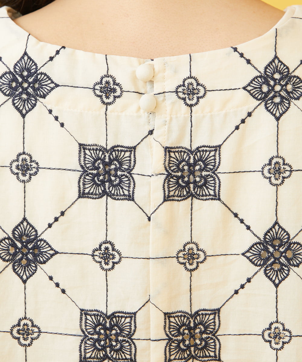 GJBGV32200 Jocomomola(ホコモモラ) Petalo 総刺繍五分袖ブラウス アイボリー