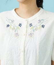 GJBGW31150 Jocomomola(ホコモモラ) ドビー フラワー刺繍チュニックブラウス アイボリー