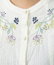 GJBGW31150 Jocomomola(ホコモモラ) ドビー フラワー刺繍チュニックブラウス アイボリー