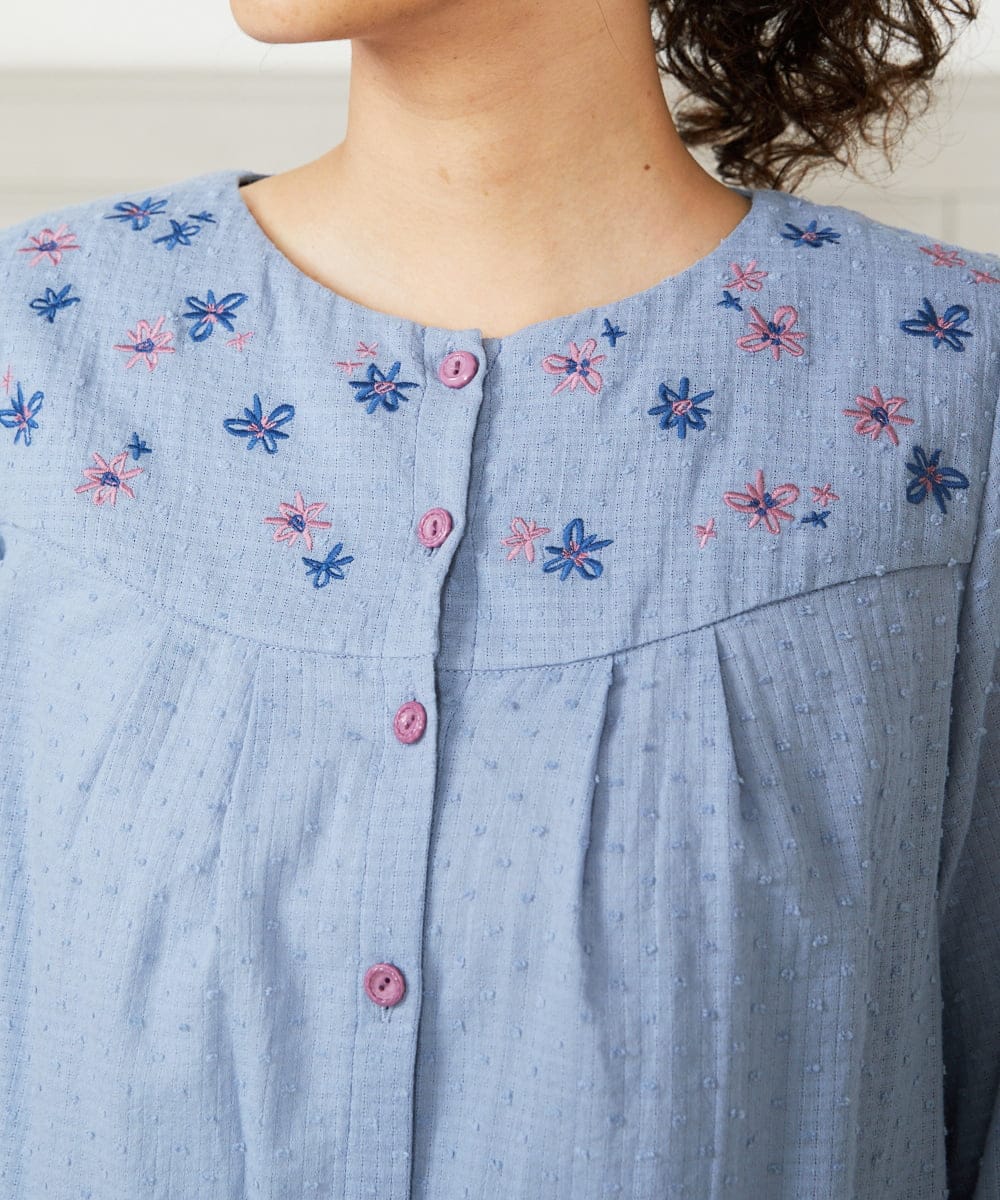 GJBHA36200 Jocomomola(ホコモモラ) Nadar entre flores フラワー刺繍ブラウス ブルー