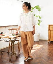 GJBHA36200 Jocomomola(ホコモモラ) Nadar entre flores フラワー刺繍ブラウス ブルー