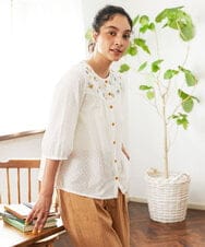 GJBHA36200 Jocomomola(ホコモモラ) Nadar entre flores フラワー刺繍ブラウス ホワイト