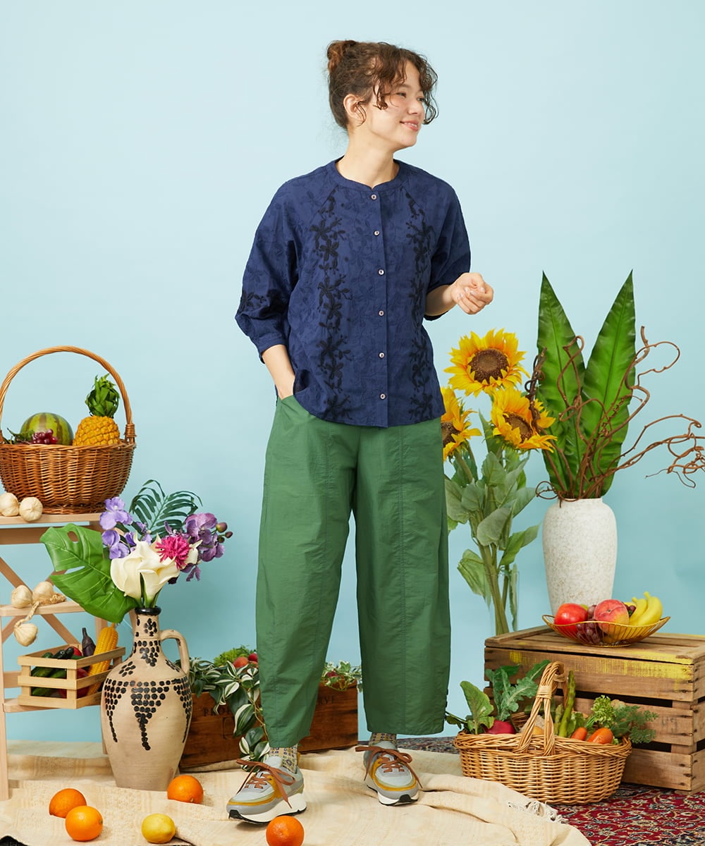 GJBHD32180 Jocomomola(ホコモモラ) Sendero de flores フラワー刺繍ブラウス ネイビー