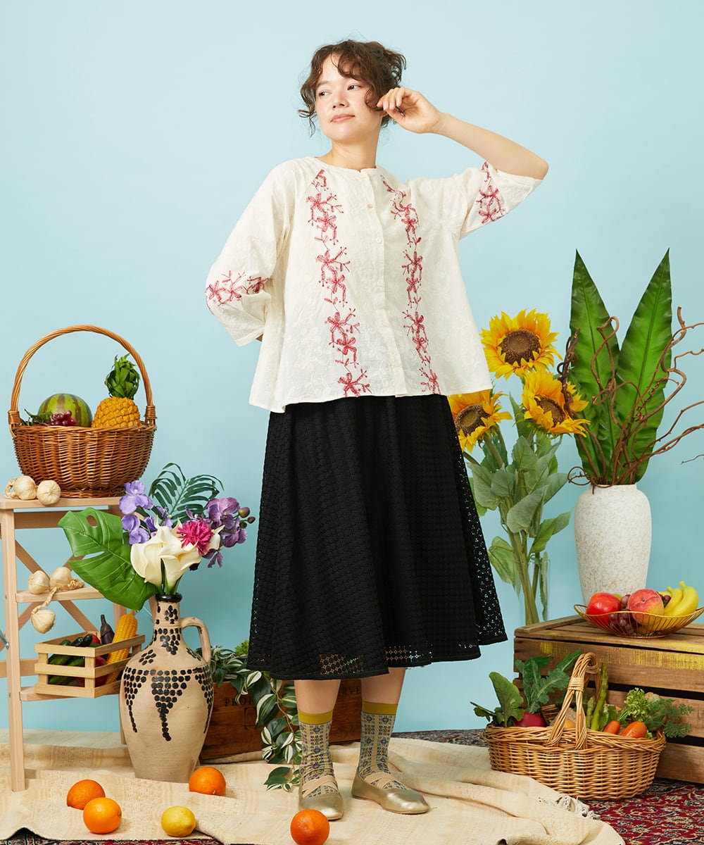 GJBHD32180 Jocomomola(ホコモモラ) Sendero de flores フラワー刺繍ブラウス アイボリー