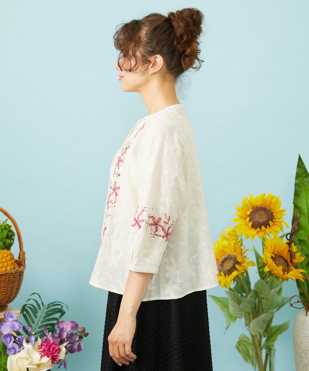 GJBHD32180 Jocomomola(ホコモモラ) Sendero de flores フラワー刺繍ブラウス アイボリー