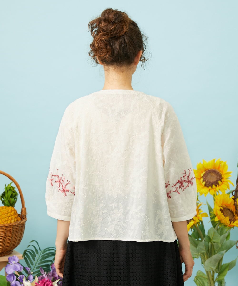 GJBHD32180 Jocomomola(ホコモモラ) Sendero de flores フラワー刺繍ブラウス アイボリー