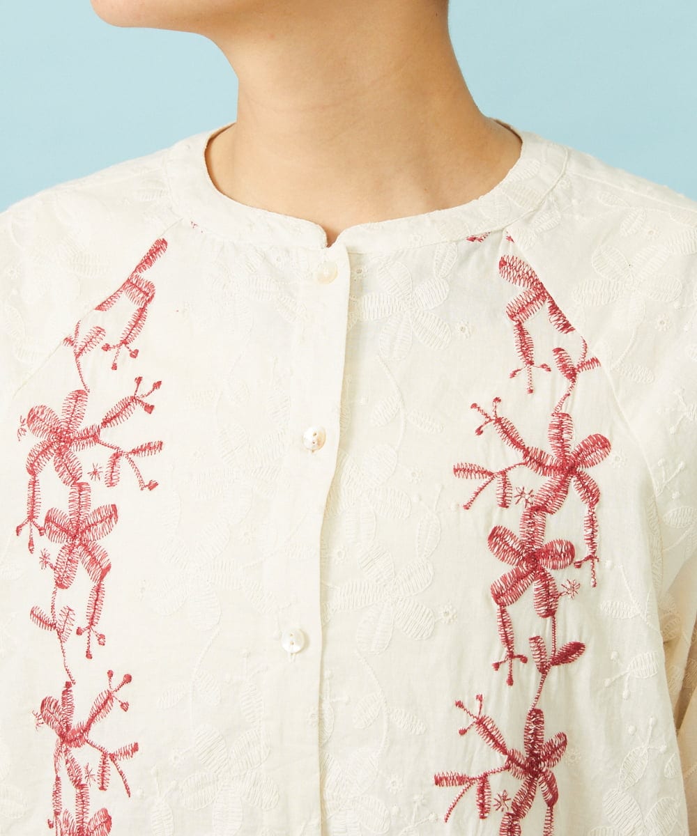 GJBHD32180 Jocomomola(ホコモモラ) Sendero de flores フラワー刺繍ブラウス アイボリー