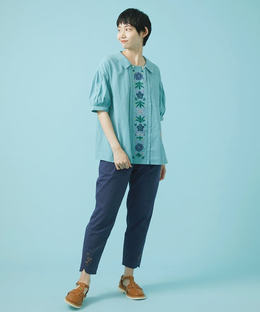 ハンド刺繍フラットカラーブラウス