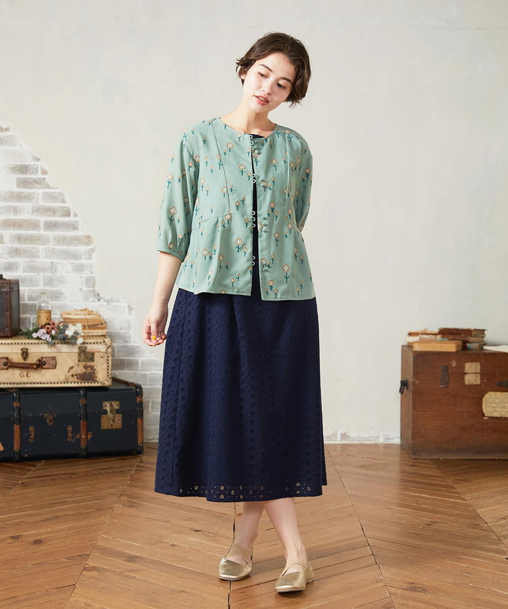 GJBJA50250 Jocomomola(ホコモモラ) Escaleras de flores フラワー総刺繍ブラウス ライトブルー
