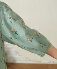 GJBJA50250 Jocomomola(ホコモモラ) Escaleras de flores フラワー総刺繍ブラウス ライトブルー