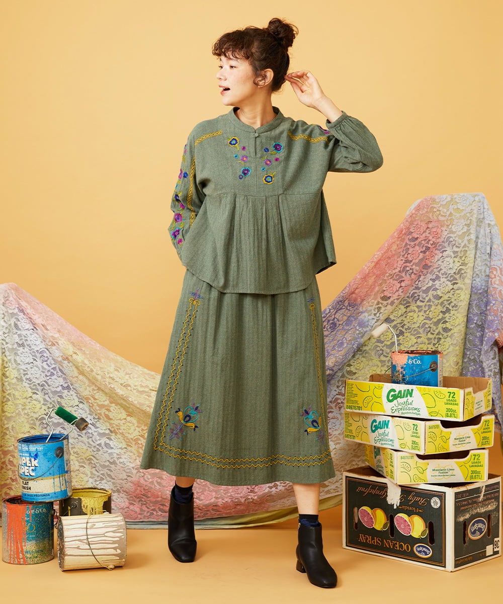GJBLD33200 Jocomomola(ホコモモラ) フラワー刺繍ヘリンボーンプルオーバーブラウス グリーン