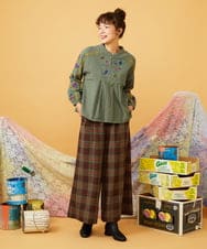 GJBLD33200 Jocomomola(ホコモモラ) フラワー刺繍ヘリンボーンプルオーバーブラウス グリーン