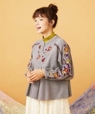 GJBLD33200 Jocomomola(ホコモモラ) フラワー刺繍ヘリンボーンプルオーバーブラウス ダークグレー