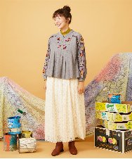 GJBLD33200 Jocomomola(ホコモモラ) フラワー刺繍ヘリンボーンプルオーバーブラウス ダークグレー