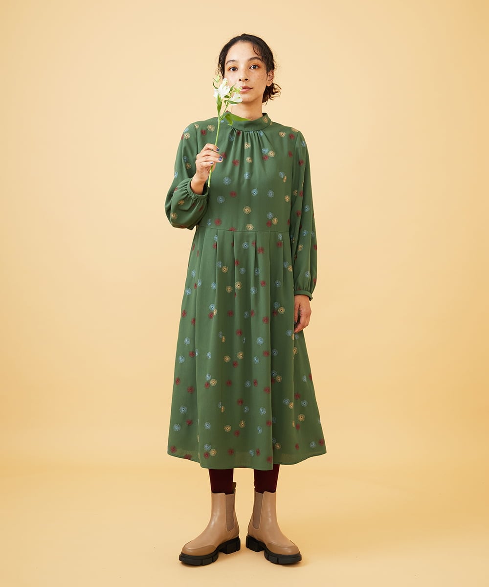GJEAD50350 Jocomomola(ホコモモラ) Estrella ハイネックフラワー刺繡ワンピース ブラウン