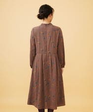 GJEAD50350 Jocomomola(ホコモモラ) Estrella ハイネックフラワー刺繡ワンピース ブラウン