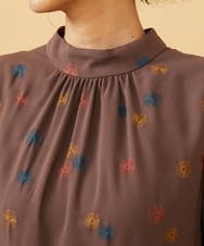 GJEAD50350 Jocomomola(ホコモモラ) Estrella ハイネックフラワー刺繡ワンピース ブラウン