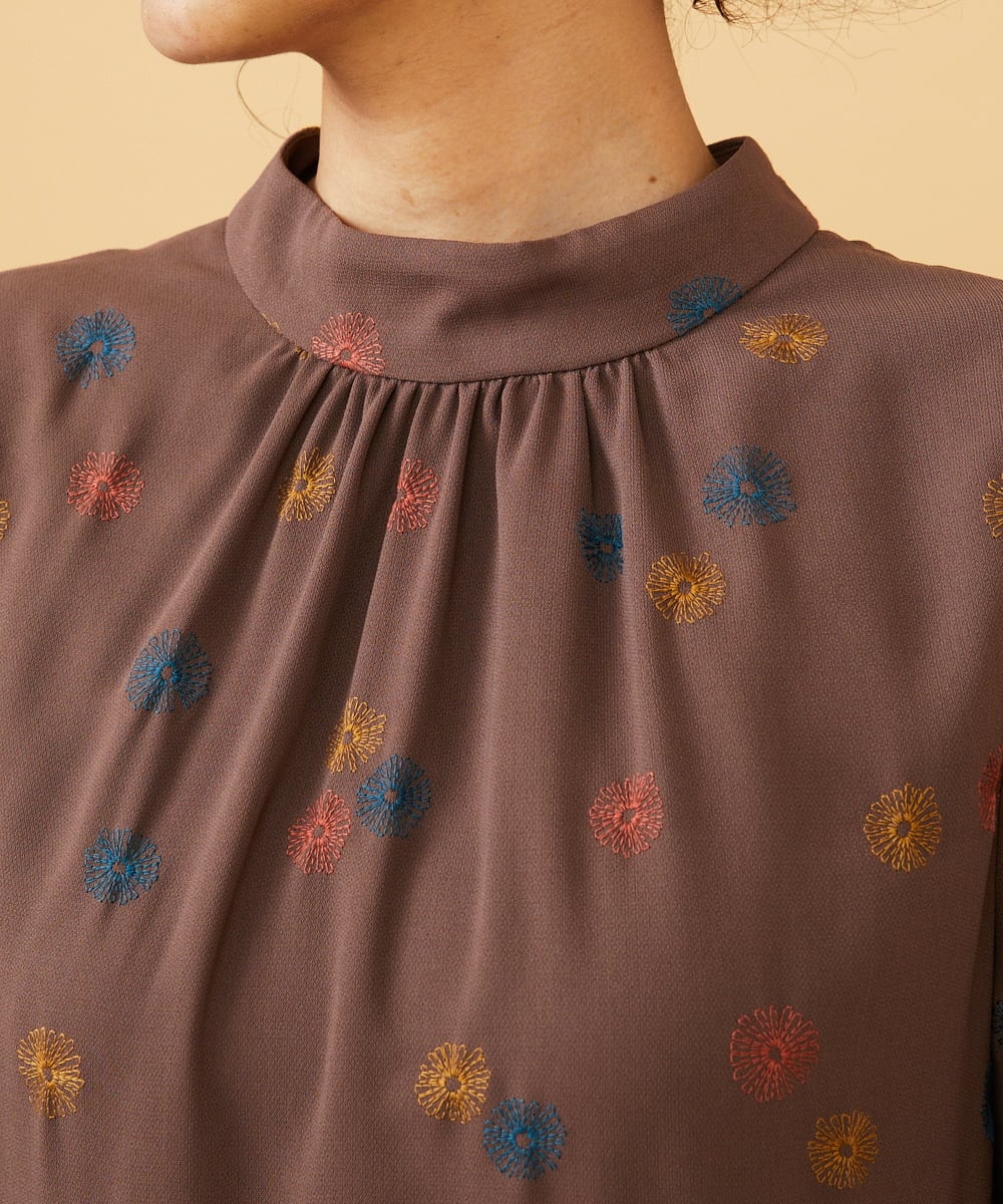 GJEAD50350 Jocomomola(ホコモモラ) Estrella ハイネックフラワー刺繡ワンピース ブラウン