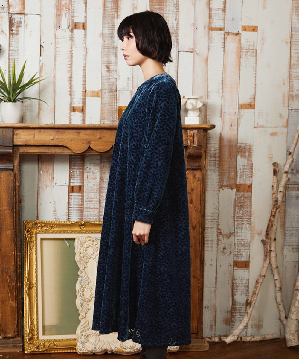 GJEAE51350 Jocomomola(ホコモモラ) Tardin calido オパールフラワーモチーフワンピース ブルー