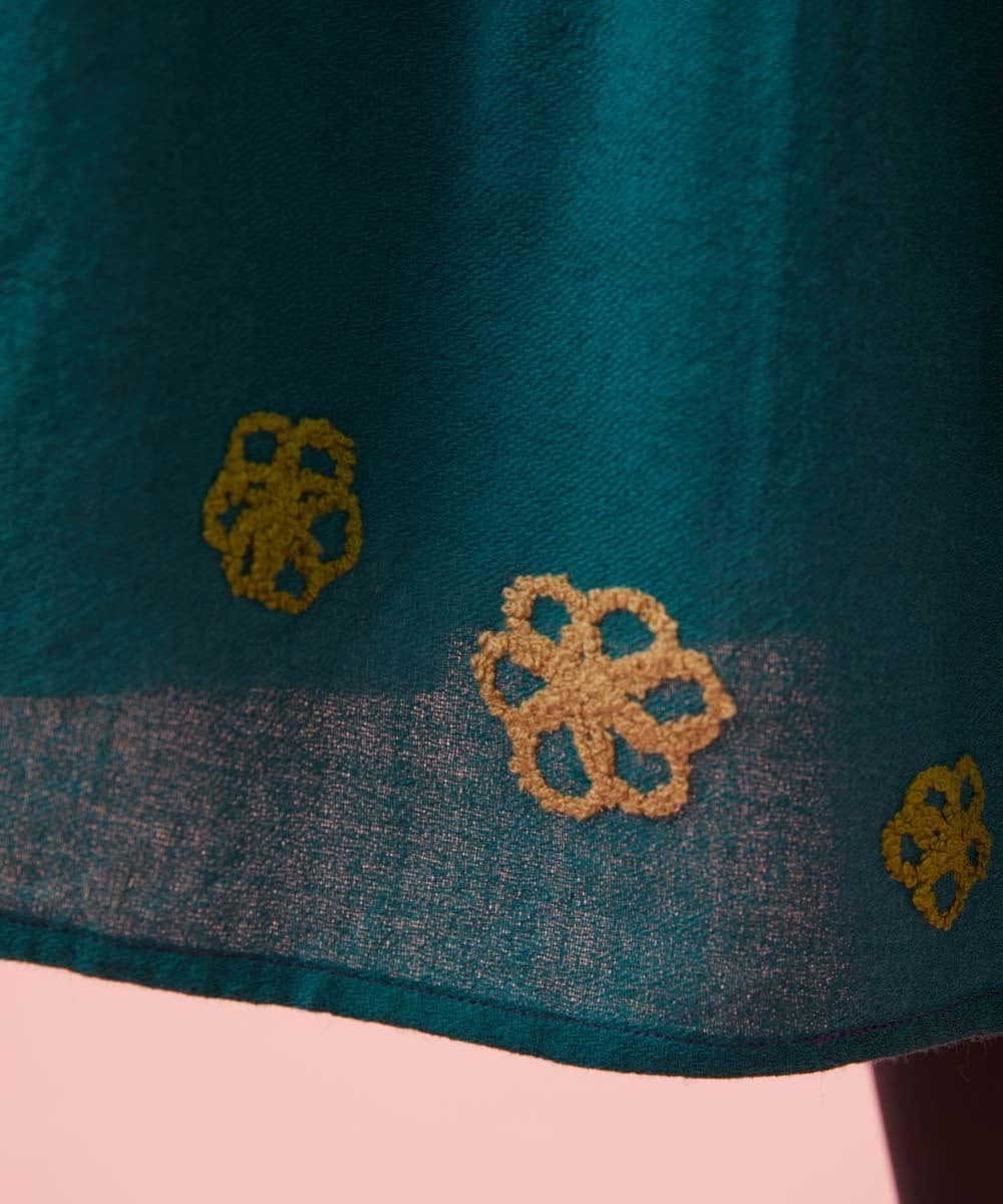 GJEAG31360 Jocomomola(ホコモモラ) インドウール フラワー刺繍ツイルワンピース グリーン