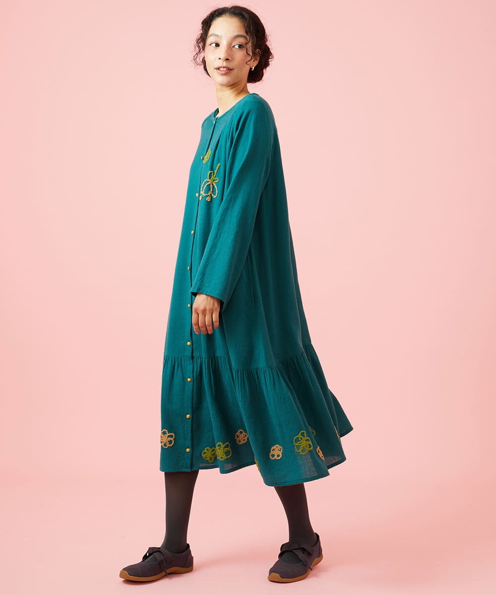 GJEAG31360 Jocomomola(ホコモモラ) インドウール フラワー刺繍ツイルワンピース グリーン