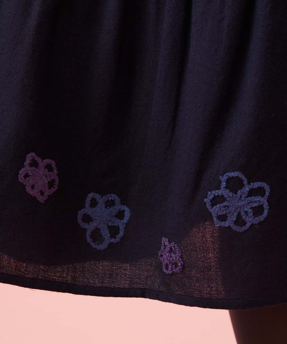GJEAG31360 Jocomomola(ホコモモラ) インドウール フラワー刺繍ツイルワンピース ネイビー