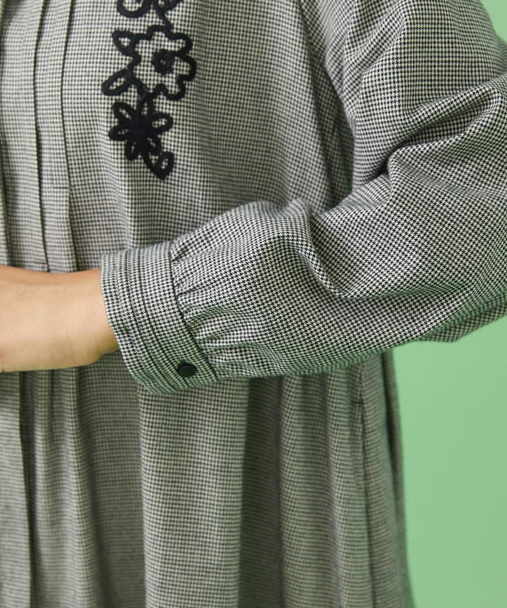 GJEAV71300 Jocomomola(ホコモモラ) Rocky フラワー刺繍ワンピース アイボリー