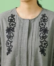 GJEAV71300 Jocomomola(ホコモモラ) Rocky フラワー刺繍ワンピース アイボリー