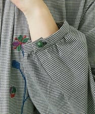 GJECA33300 Jocomomola(ホコモモラ) 千鳥チェック フラワー刺繍シャツワンピース ピンク×グリーン