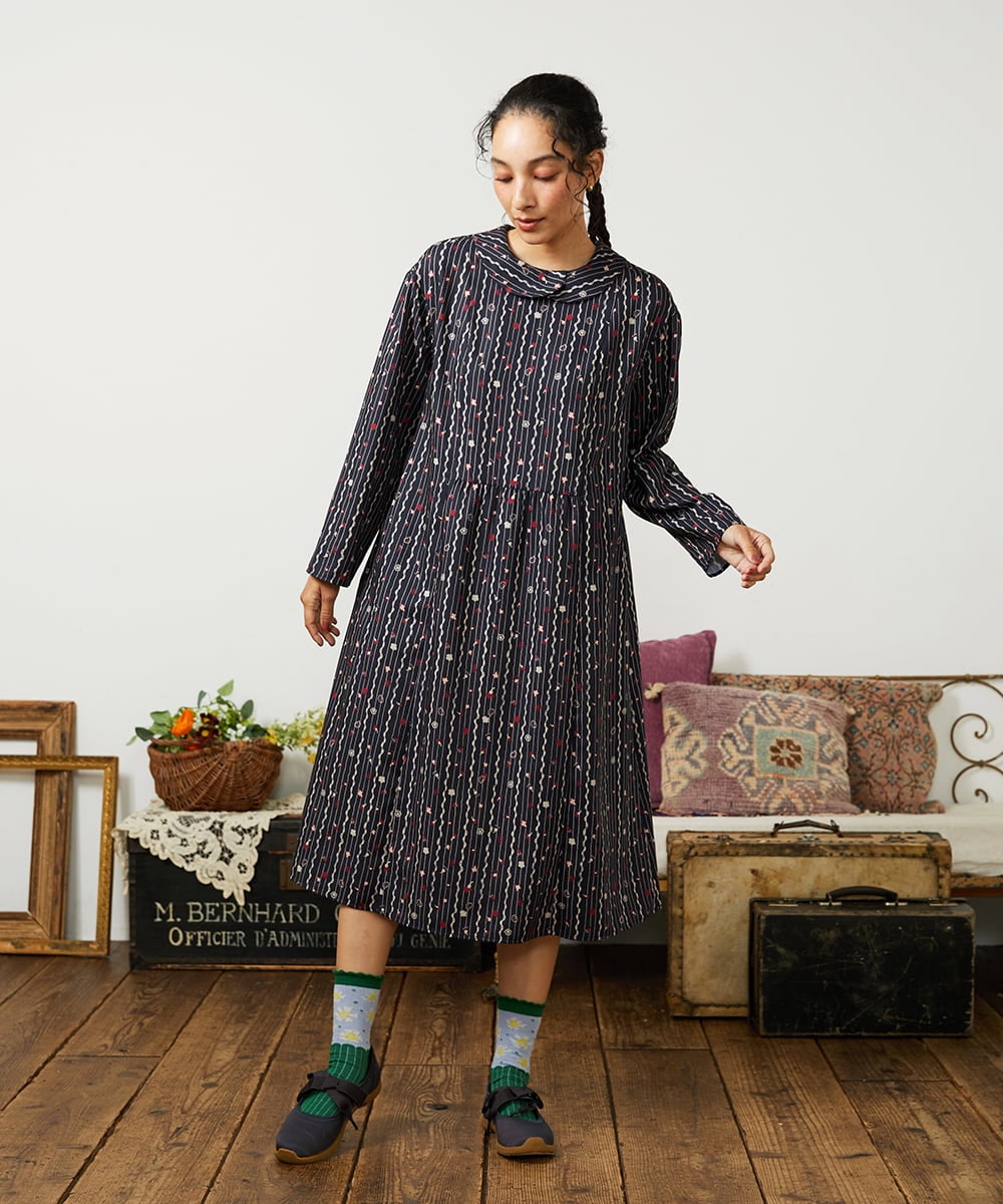 GJECD30300 Jocomomola(ホコモモラ) Escala de floral プリントワンピース ネイビー