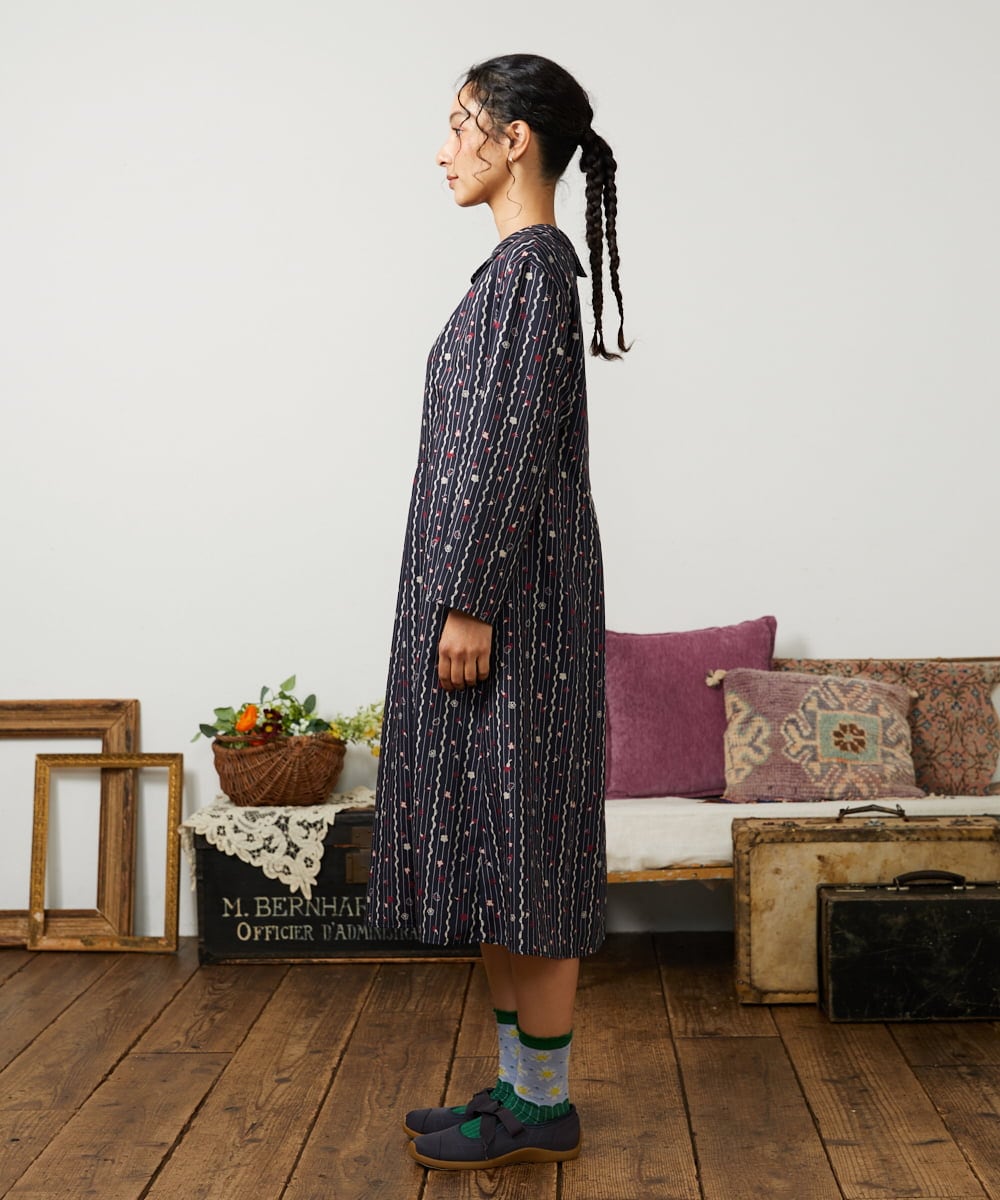 GJECD30300 Jocomomola(ホコモモラ) Escala de floral プリントワンピース ネイビー