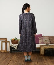 GJECD30300 Jocomomola(ホコモモラ) Escala de floral プリントワンピース ネイビー