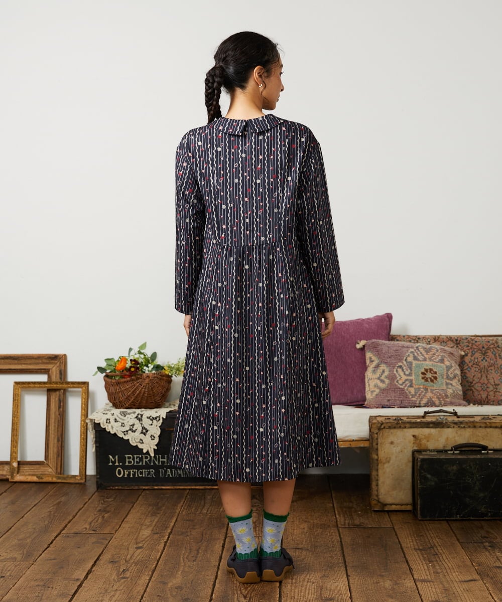 GJECD30300 Jocomomola(ホコモモラ) Escala de floral プリントワンピース ネイビー