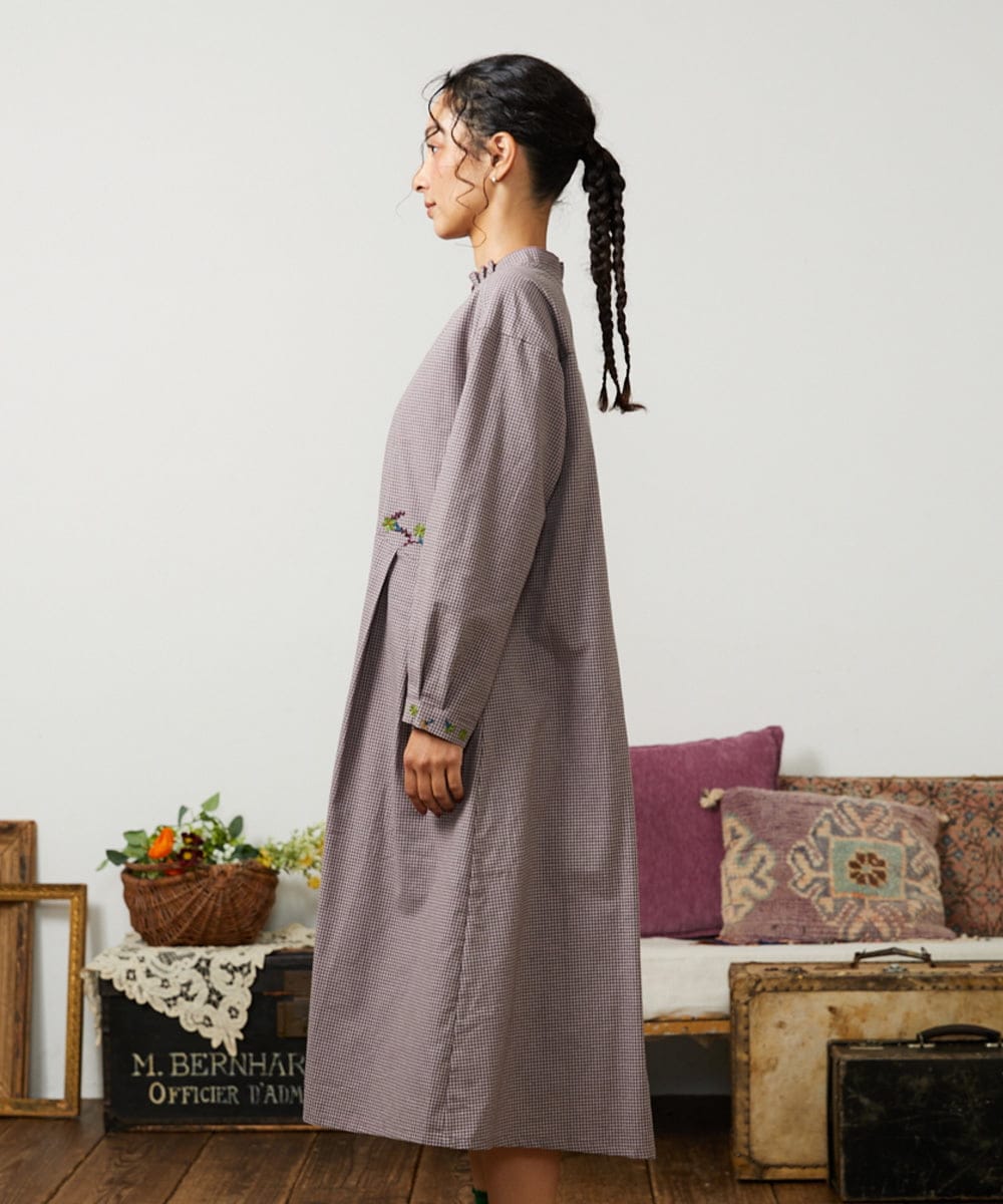 GJECD33300 Jocomomola(ホコモモラ) Flor pequena チェックフラワー刺繍ワンピース パープル