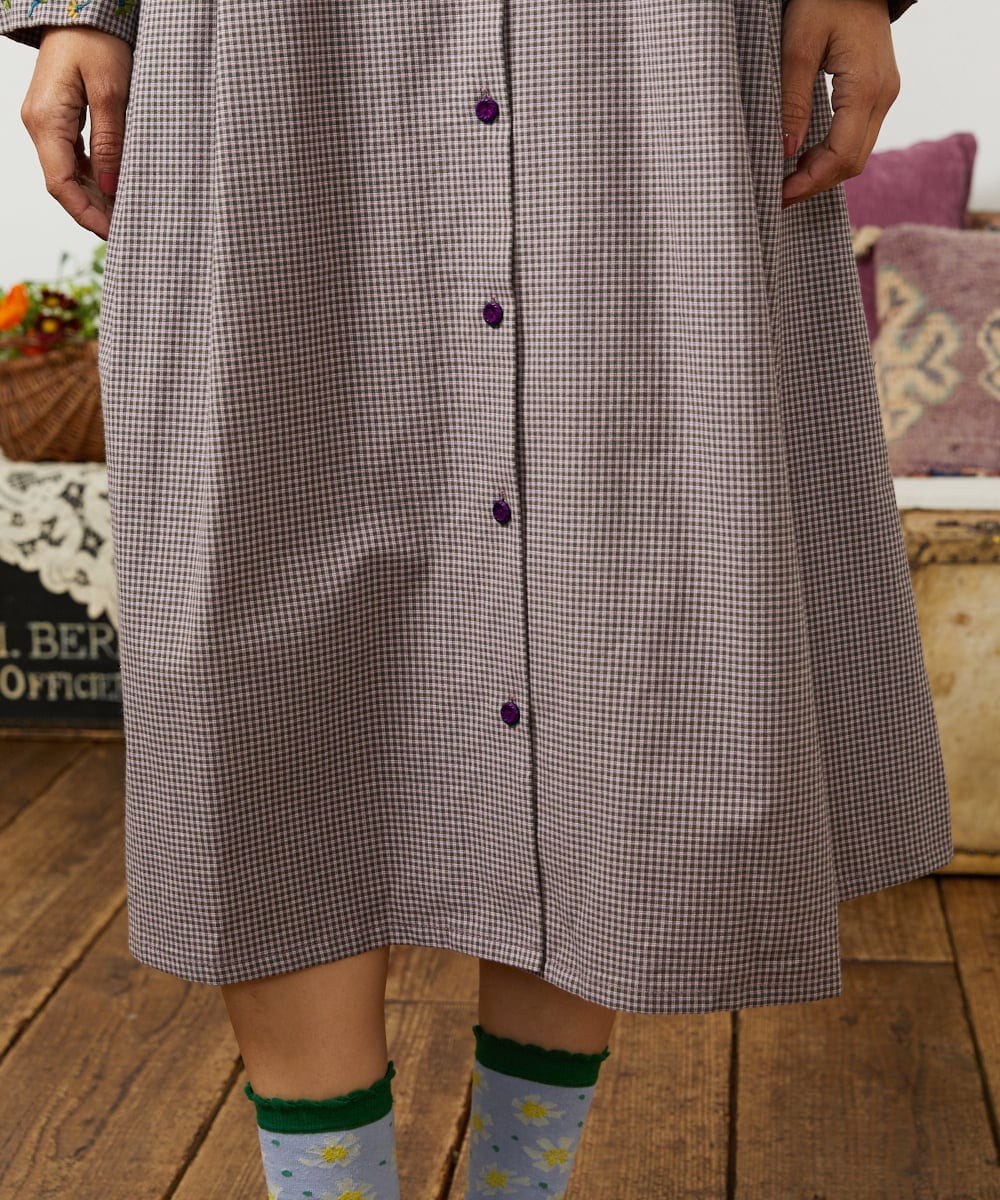 GJECD33300 Jocomomola(ホコモモラ) Flor pequena チェックフラワー刺繍ワンピース パープル