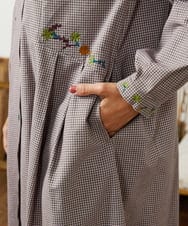 GJECD33300 Jocomomola(ホコモモラ) Flor pequena チェックフラワー刺繍ワンピース パープル