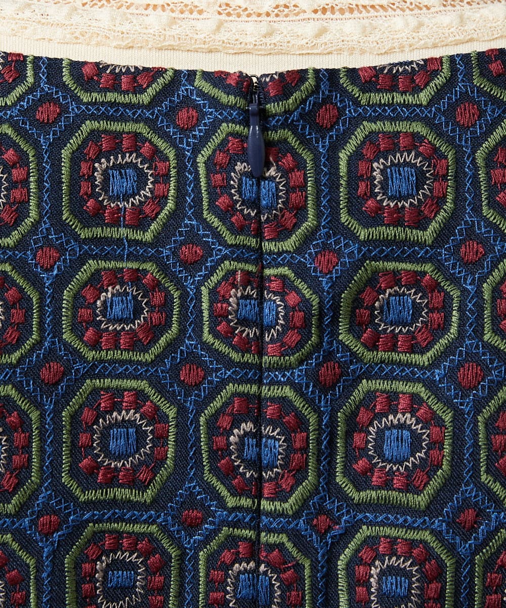 GJECD50350 Jocomomola(ホコモモラ) Escudos 幾何調総刺繍ワンピース ネイビー