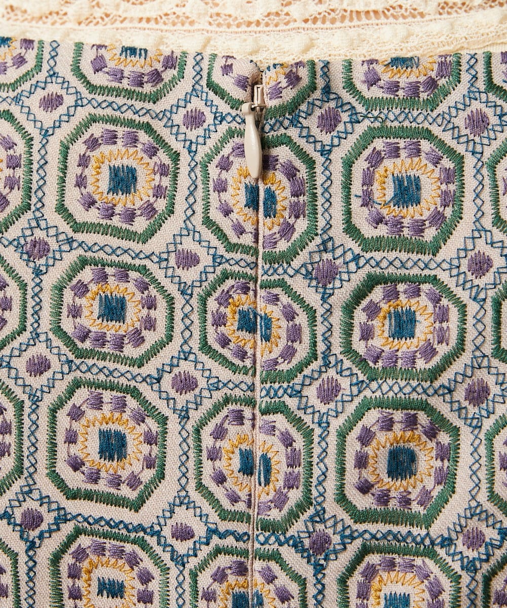 GJECD50350 Jocomomola(ホコモモラ) Escudos 幾何調総刺繍ワンピース ベージュ