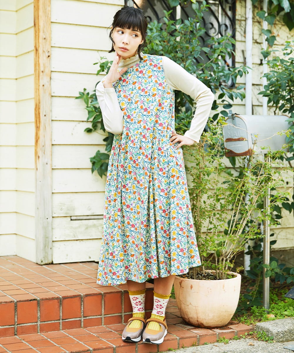 GJEFD30300 Jocomomola(ホコモモラ) Sancho Panza フラワープリントノースリーブワンピース アイボリー