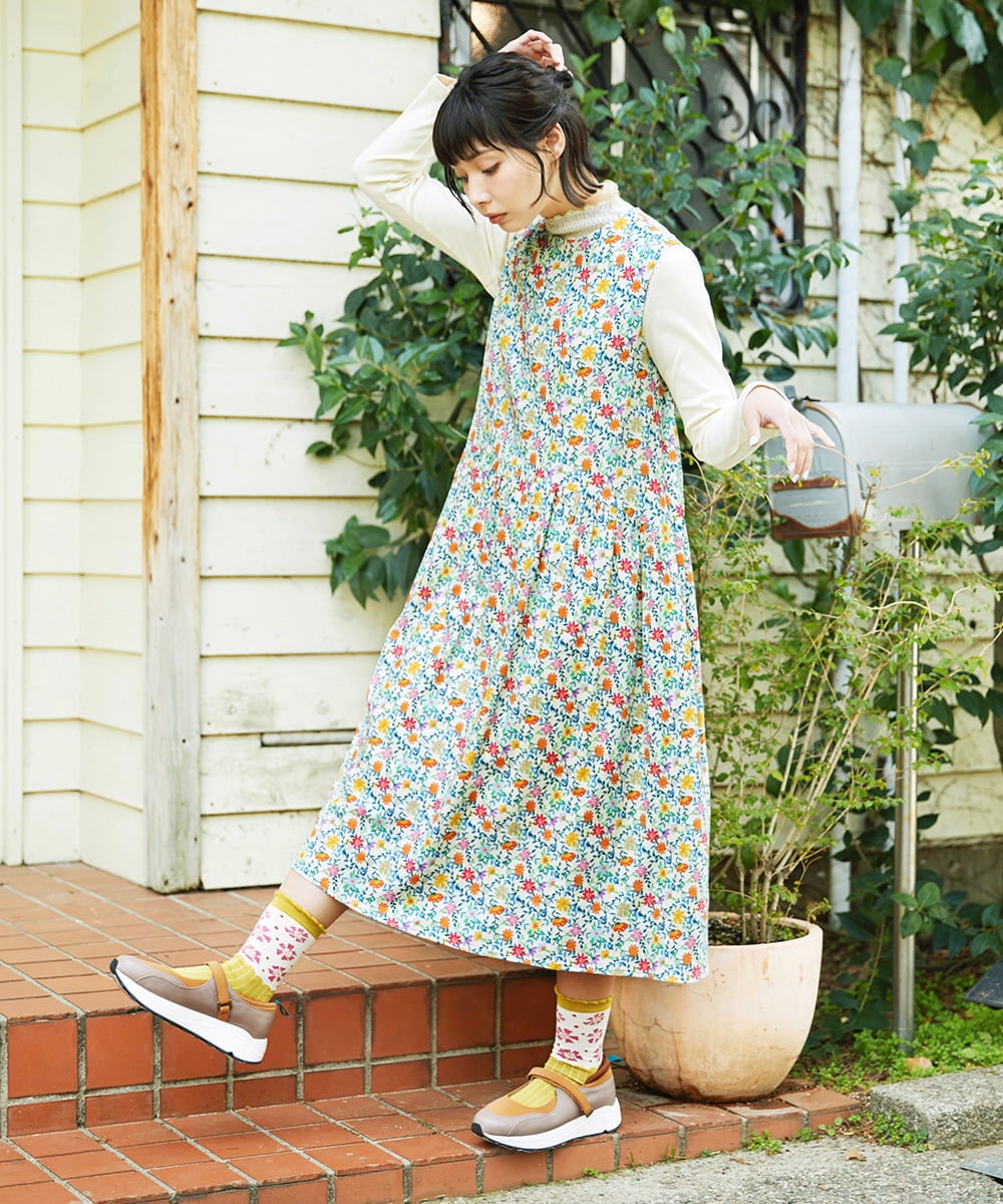 GJEFD30300 Jocomomola(ホコモモラ) Sancho Panza フラワープリントノースリーブワンピース アイボリー