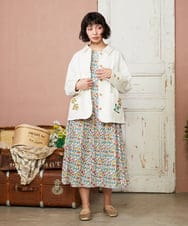 GJEFD30300 Jocomomola(ホコモモラ) Sancho Panza フラワープリントノースリーブワンピース アイボリー