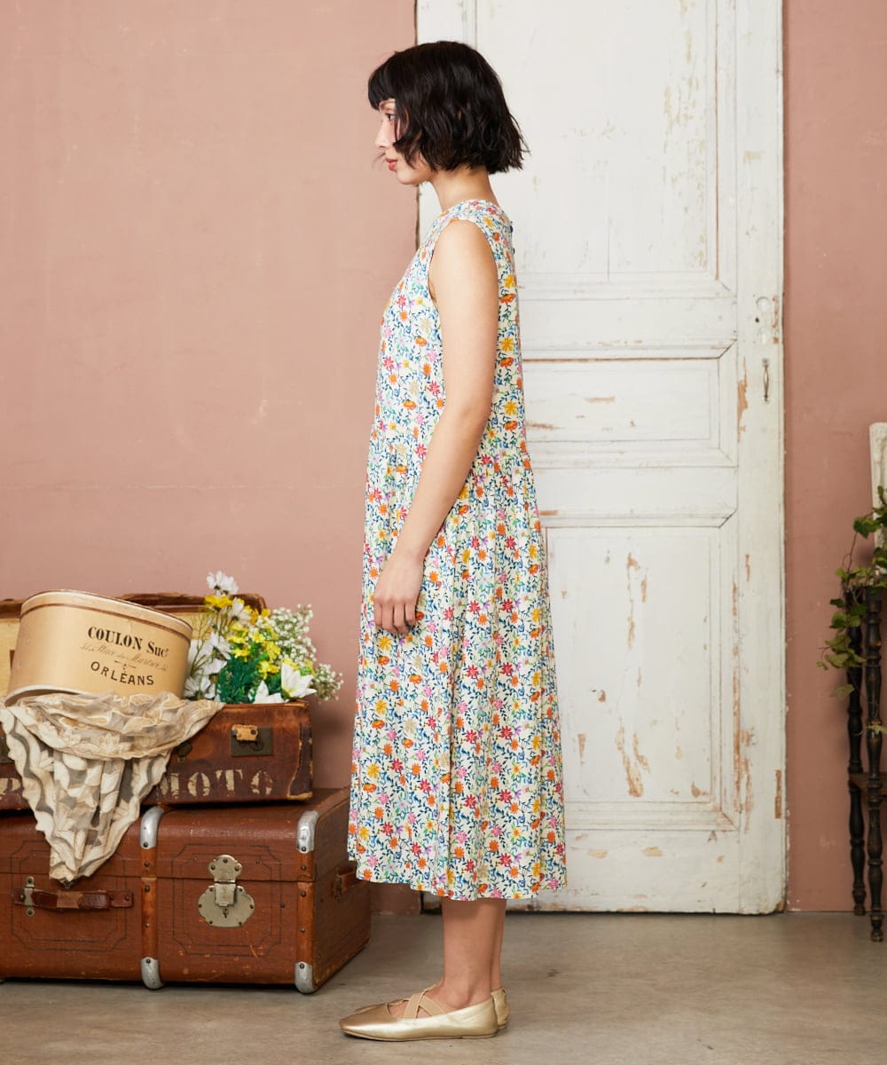 GJEFD30300 Jocomomola(ホコモモラ) Sancho Panza フラワープリントノースリーブワンピース アイボリー