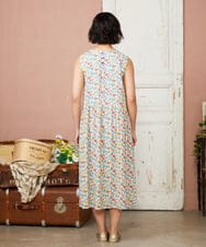 GJEFD30300 Jocomomola(ホコモモラ) Sancho Panza フラワープリントノースリーブワンピース アイボリー