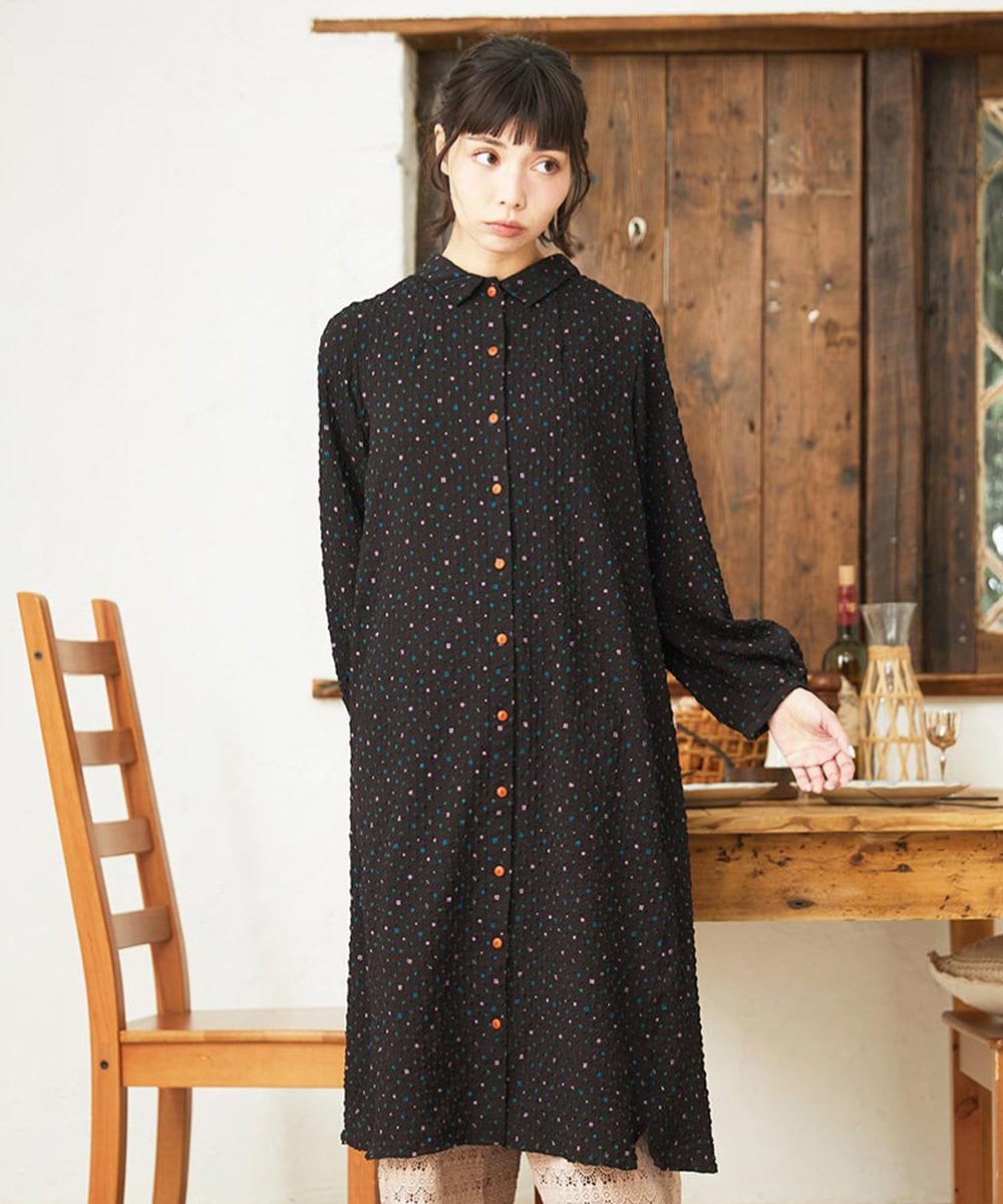GJEFD34300 Jocomomola(ホコモモラ) エンボスドットシャツワンピース ブラック