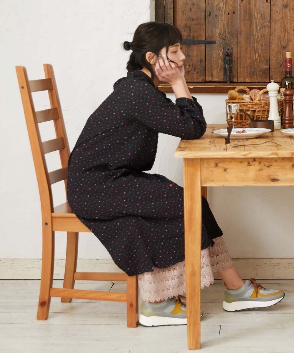 GJEFD34300 Jocomomola(ホコモモラ) エンボスドットシャツワンピース ブラック